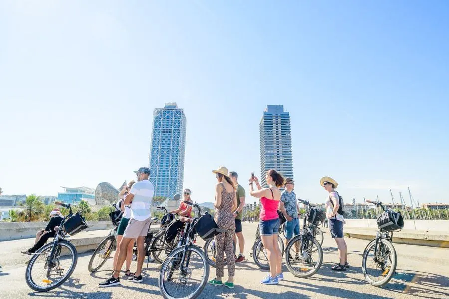 Team building bike tour past Barcelona's landmarks